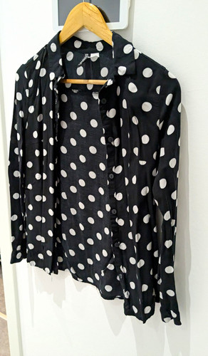 Divided m damen - by,